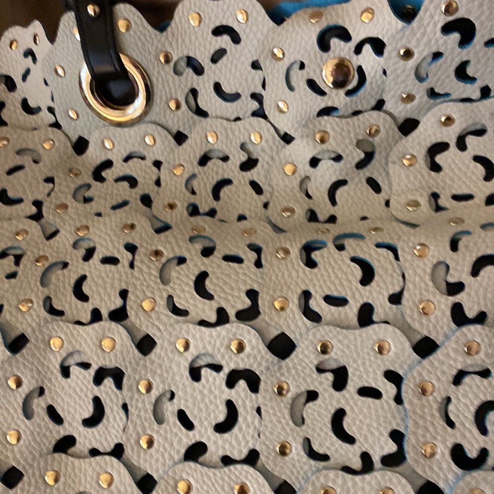 🤍 Studded turquoise and cream tote bag - Picture 3 of 13